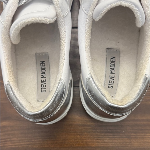 Steve Madden White and Silver Sneakers Size 9.5 Shoes - Picture 11 of 16